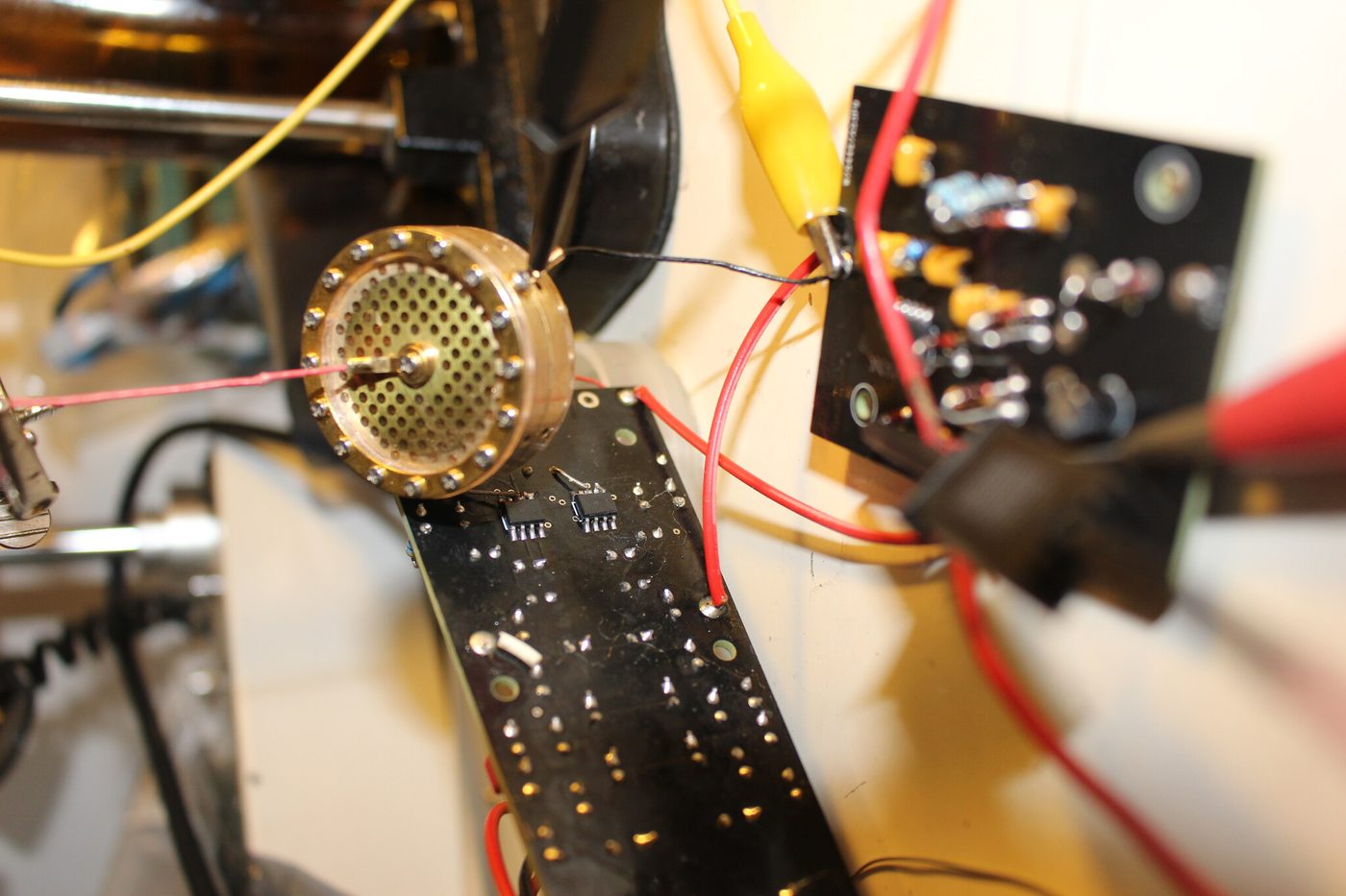 The capsule connected to the circuit
